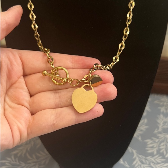 Gold plated stainless steel link necklace with hearts and toggle - Picture 4 of 4